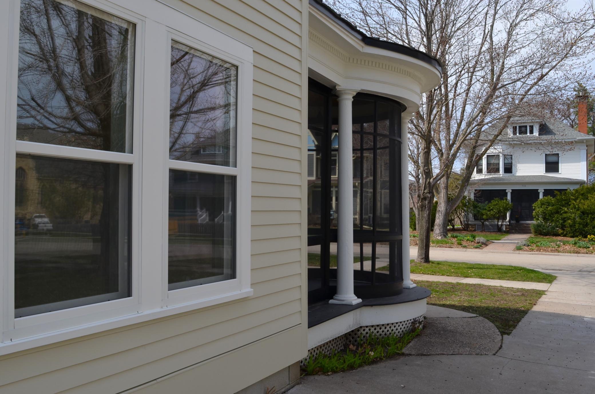 715 W 5th Street
