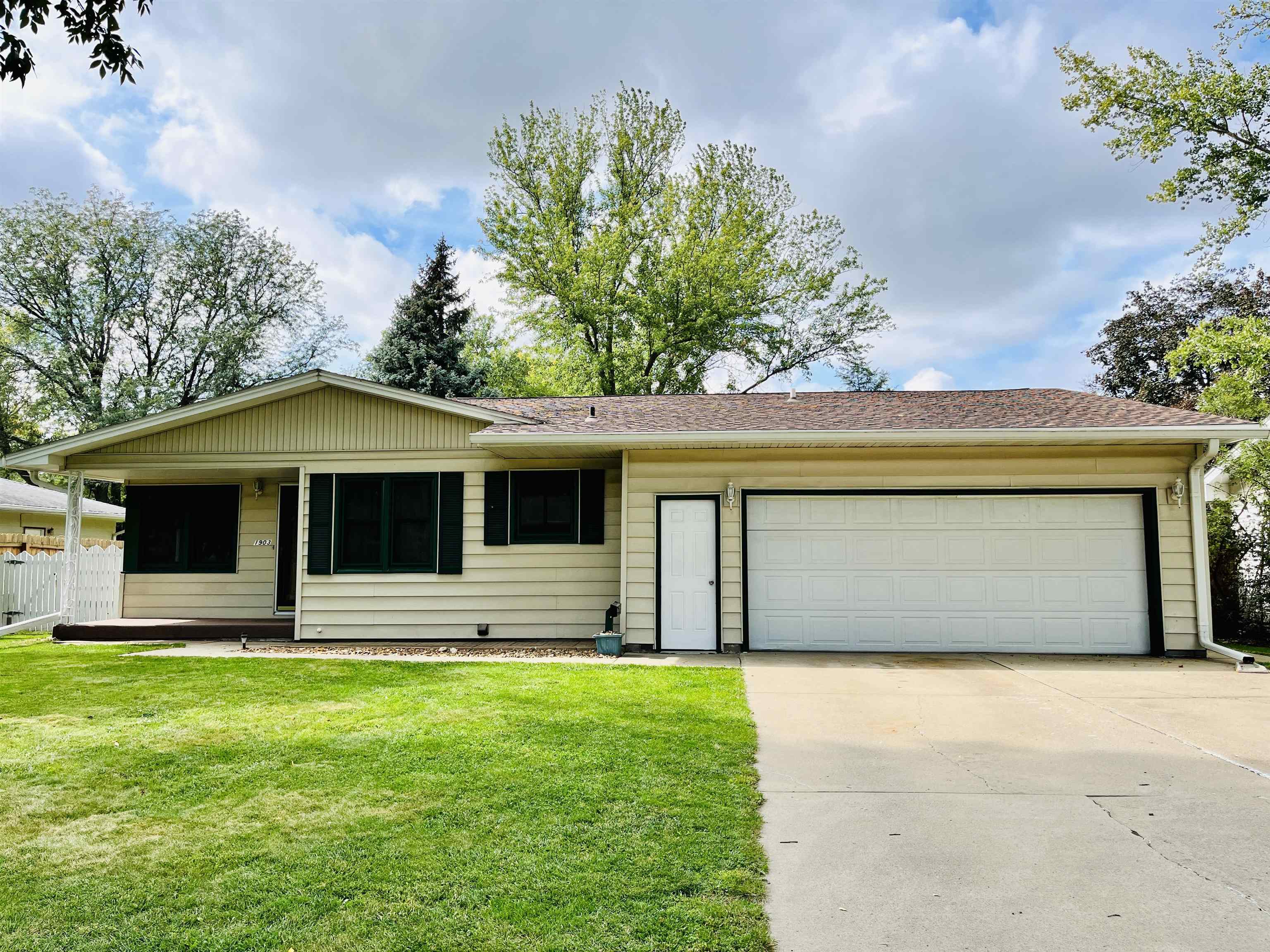 1903 Roberts St Yankton, South Dakota 57078 115891 Yankton Area