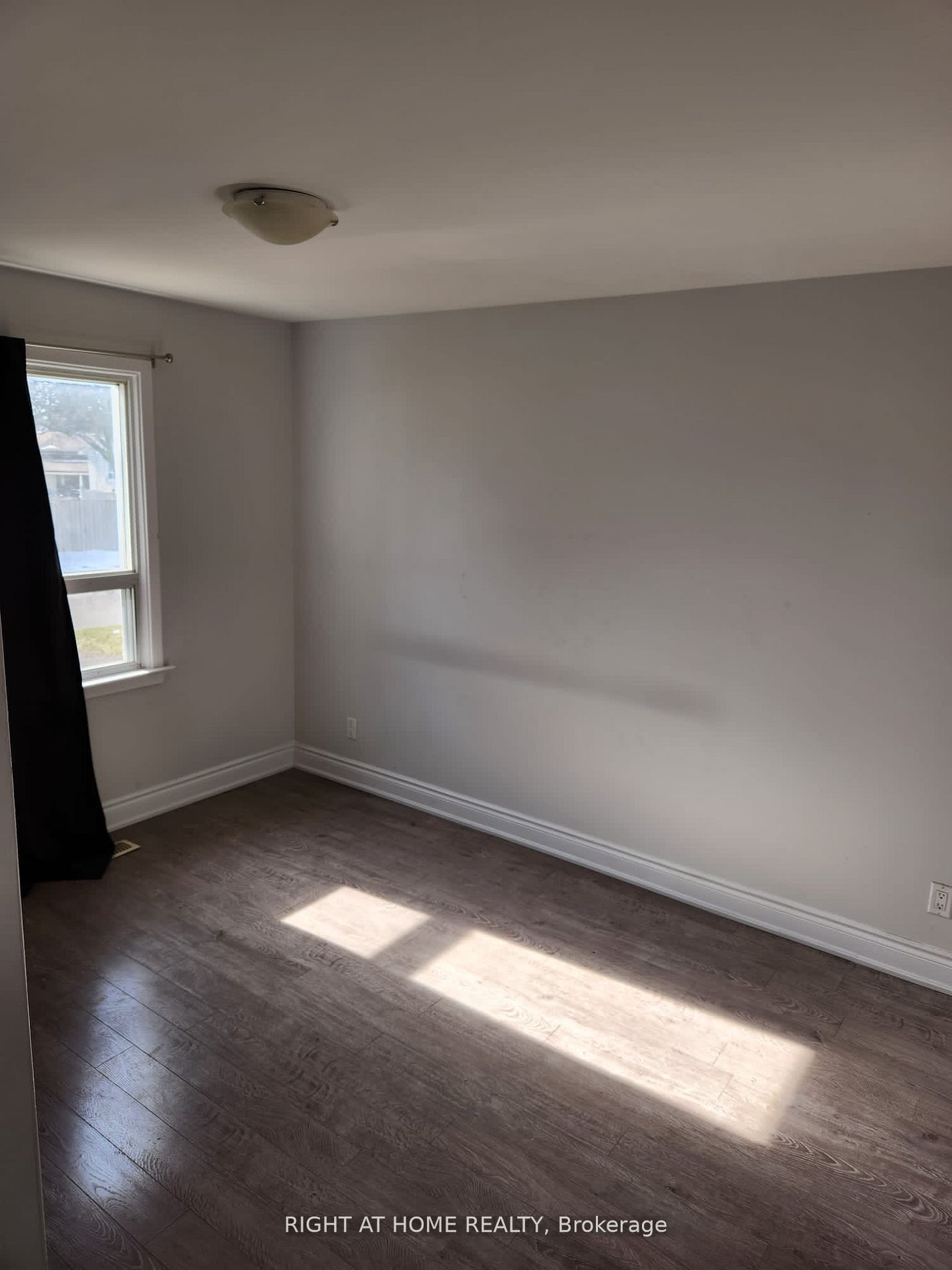 4 Stanley Crt (Upper)