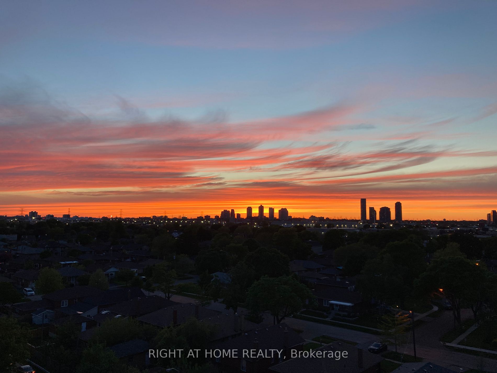 1050 The Queensway Ave 808