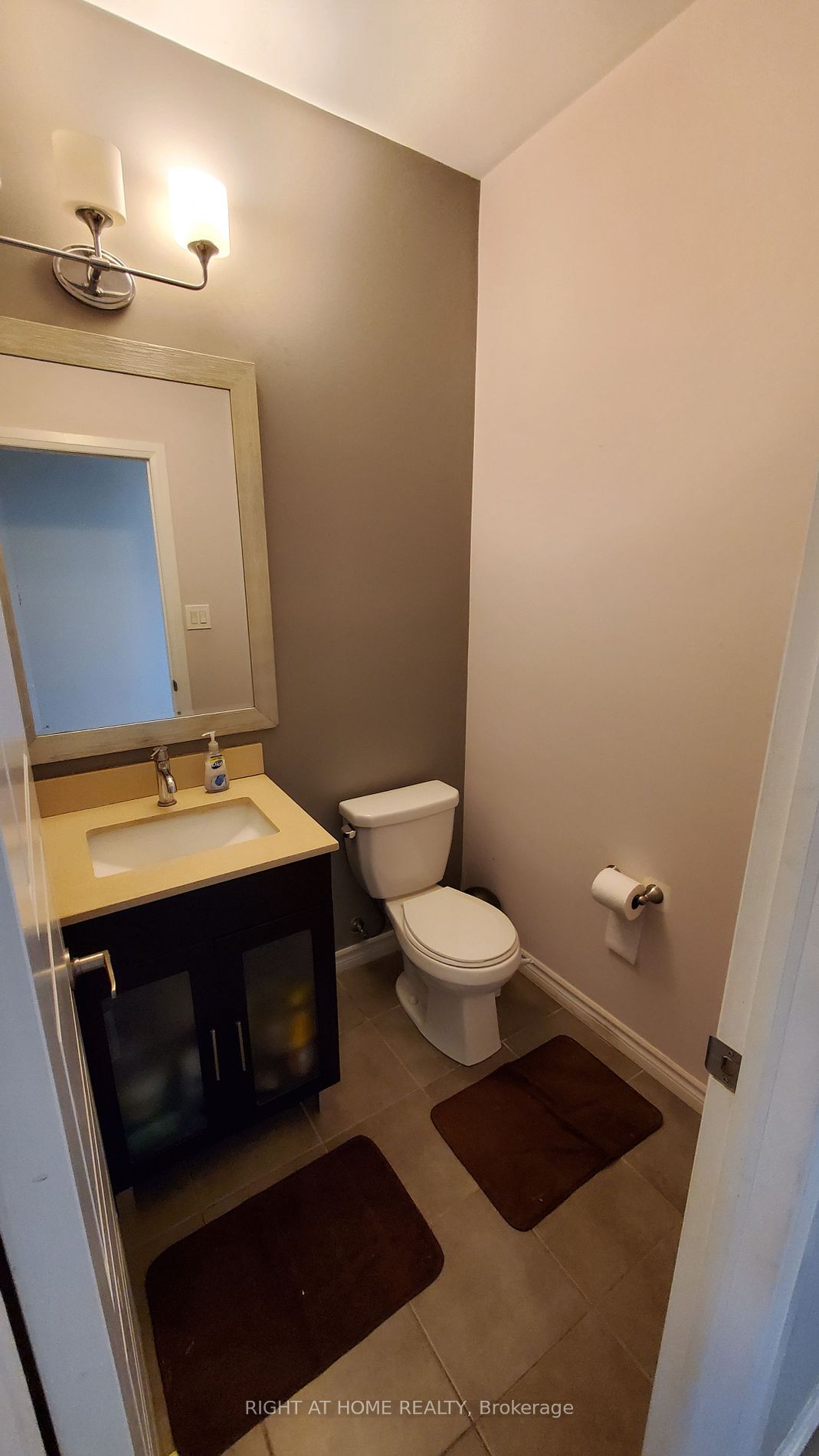 743 Banks Cres