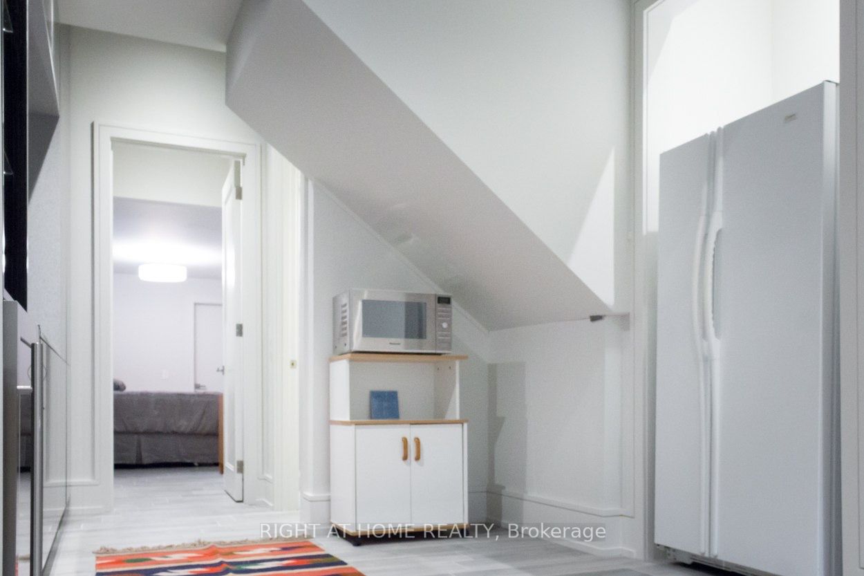 214 Patrica Ave Lower