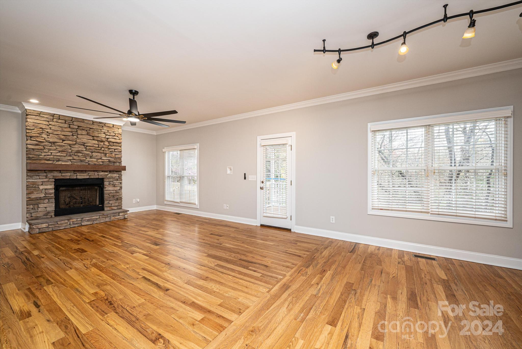 1021 38th Avenue NE 30