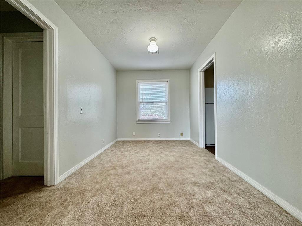 711 N Broadway Avenue