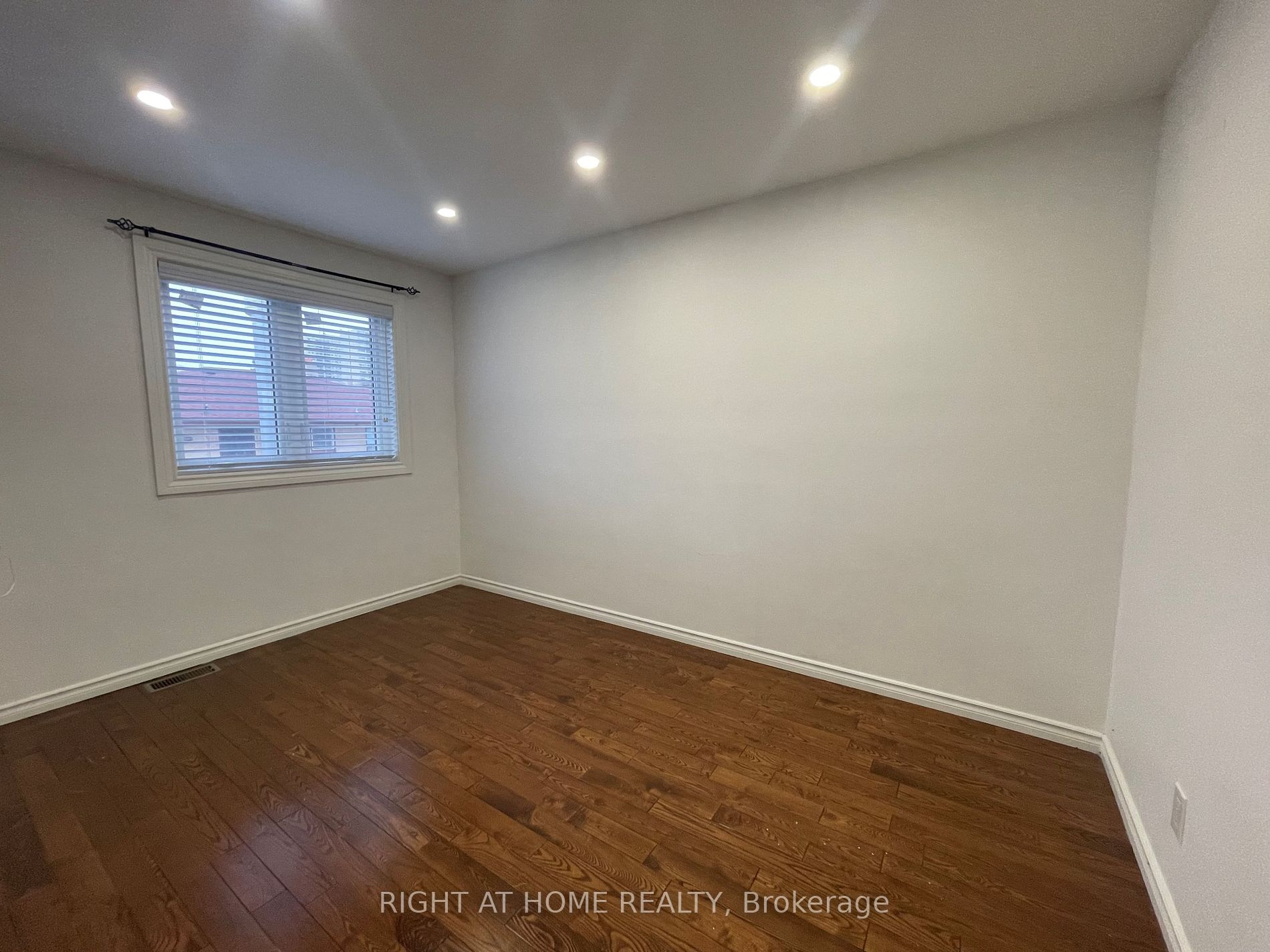 22 Neames Cres Room C