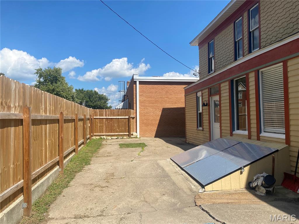 608-610 Center Street