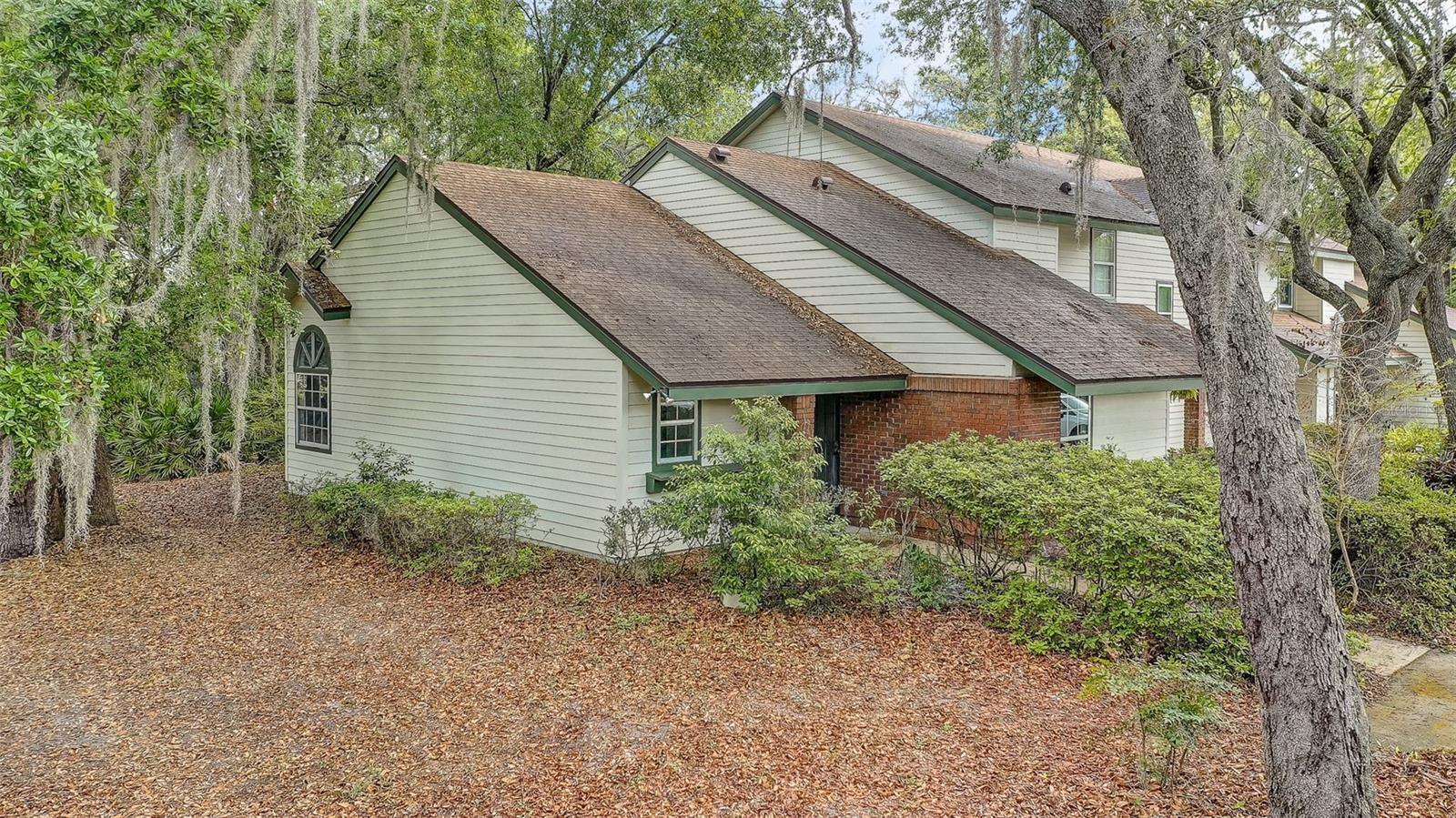 Beautiful end-unit 2BR/2BA townhome in Deer Run (Casselberry). Completely remodeled with high-end finishes, open-concept living, modern kitchen, new baths and flooring, and community pool — move-in ready. Listed at appraised value; appraisal available for review. 4-point inspection, WDO, and wind mitigation reports also provided.