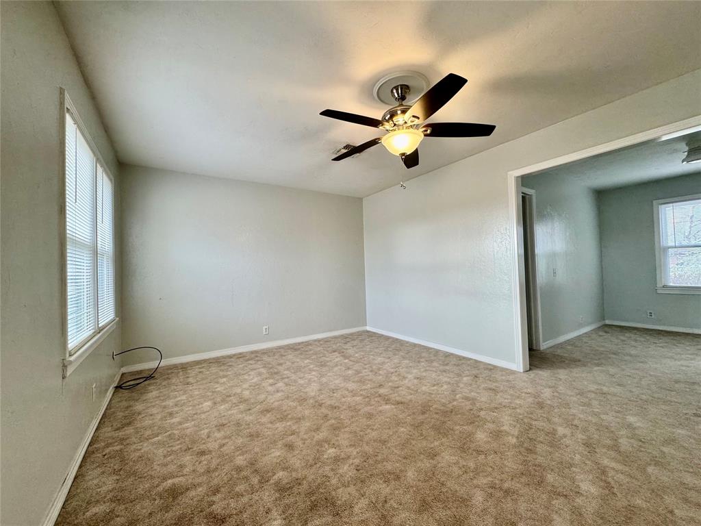 711 N Broadway Avenue