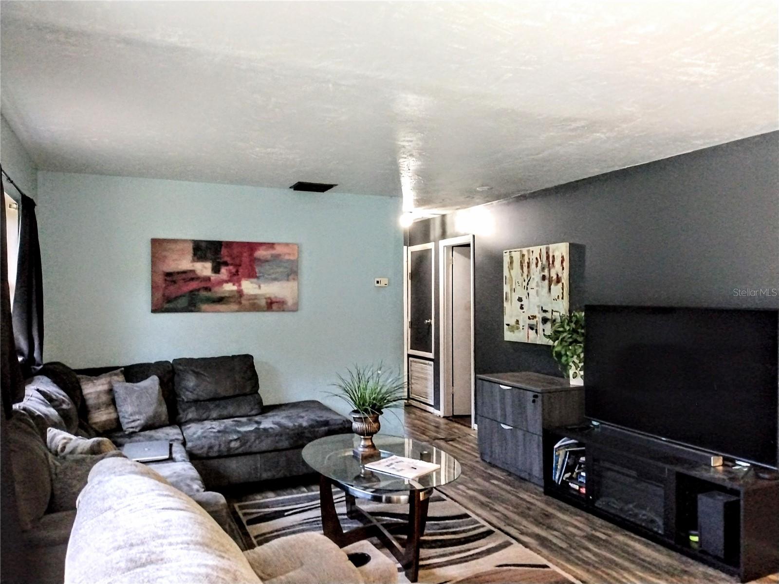 25 W Sandpiper Street
