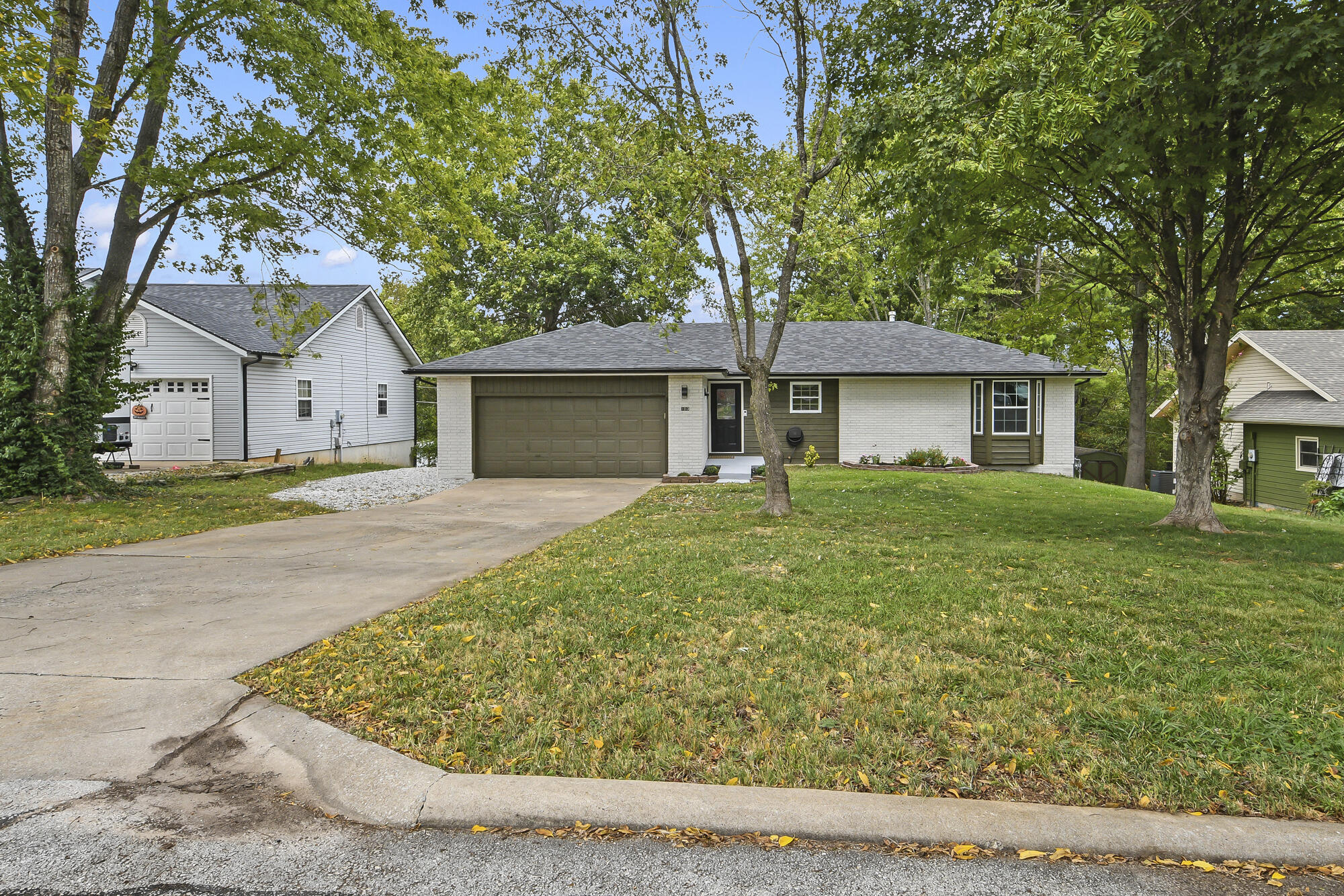 103 E Horseshoe Drive