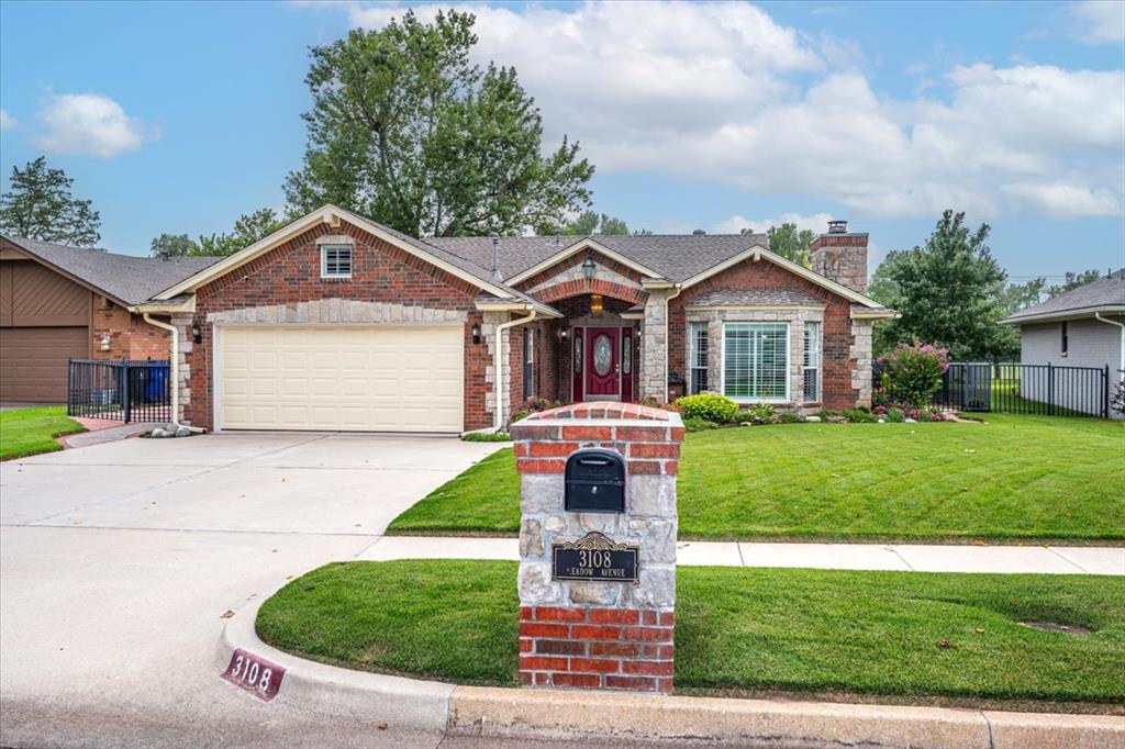 Beautiful home that backs up to first hole on golf course. Home is immaculate inside and out. Large den facing the course.  3 bedrooms and beautiful living room w/ fireplace and raised wood flooring.  Kitchen /combo off living room and then the large den with access to manicured yard and both sides w/ brick walk pathway.