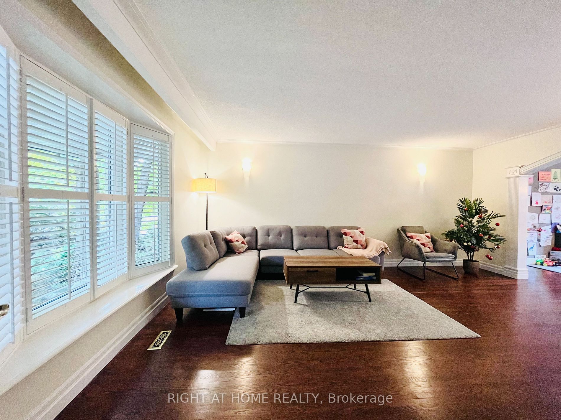 73 Laureleaf Rd