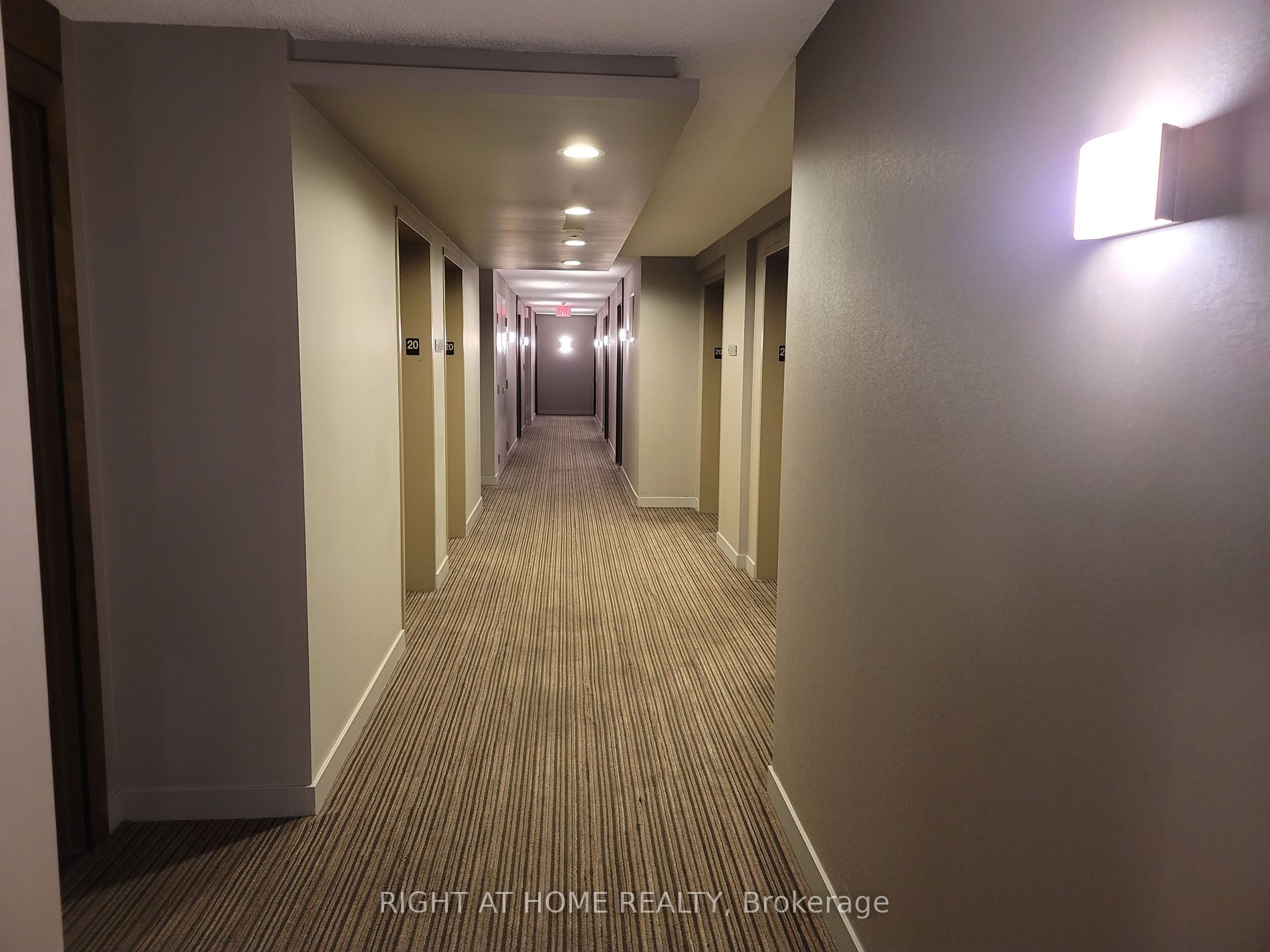 125 Village Green Sq 2001