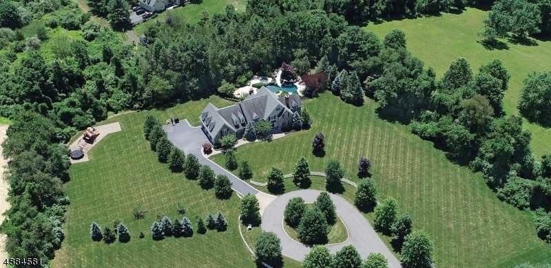 8 HILDEBRANT RD