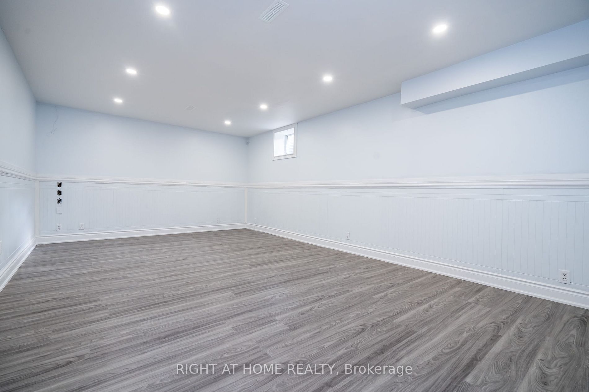 1052 Dina Cres