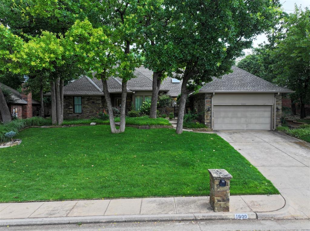 INTERIOR - FRESHLY PAINTED AND MOVE IN READY! Located in the gorgeous neighborhood of Turtlecreek Cove, this home offers 2561 sq ft of living space. The wooded lot is absolutely beautiful! Two spacious living areas with gas log fireplaces. Perfect for the chilly days & evenings. Plenty of room for entertaining. Large kitchen is user friendly. Primary bedroom is spacious and the en suite bath features a fabulous oversized jacuzzi tub and radiant heated flooring. Restaurants, shopping and I-35 are mere minutes away. In ground storm shelter in garage. Sprinkler system. Roof replaced 2020. Two hot water tanks. Buyer to verify schools.