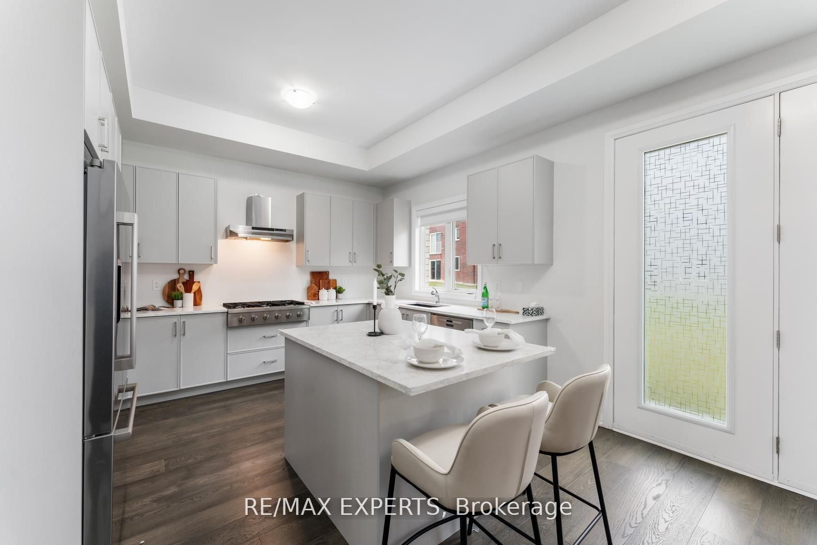 1583 Stovell Cres