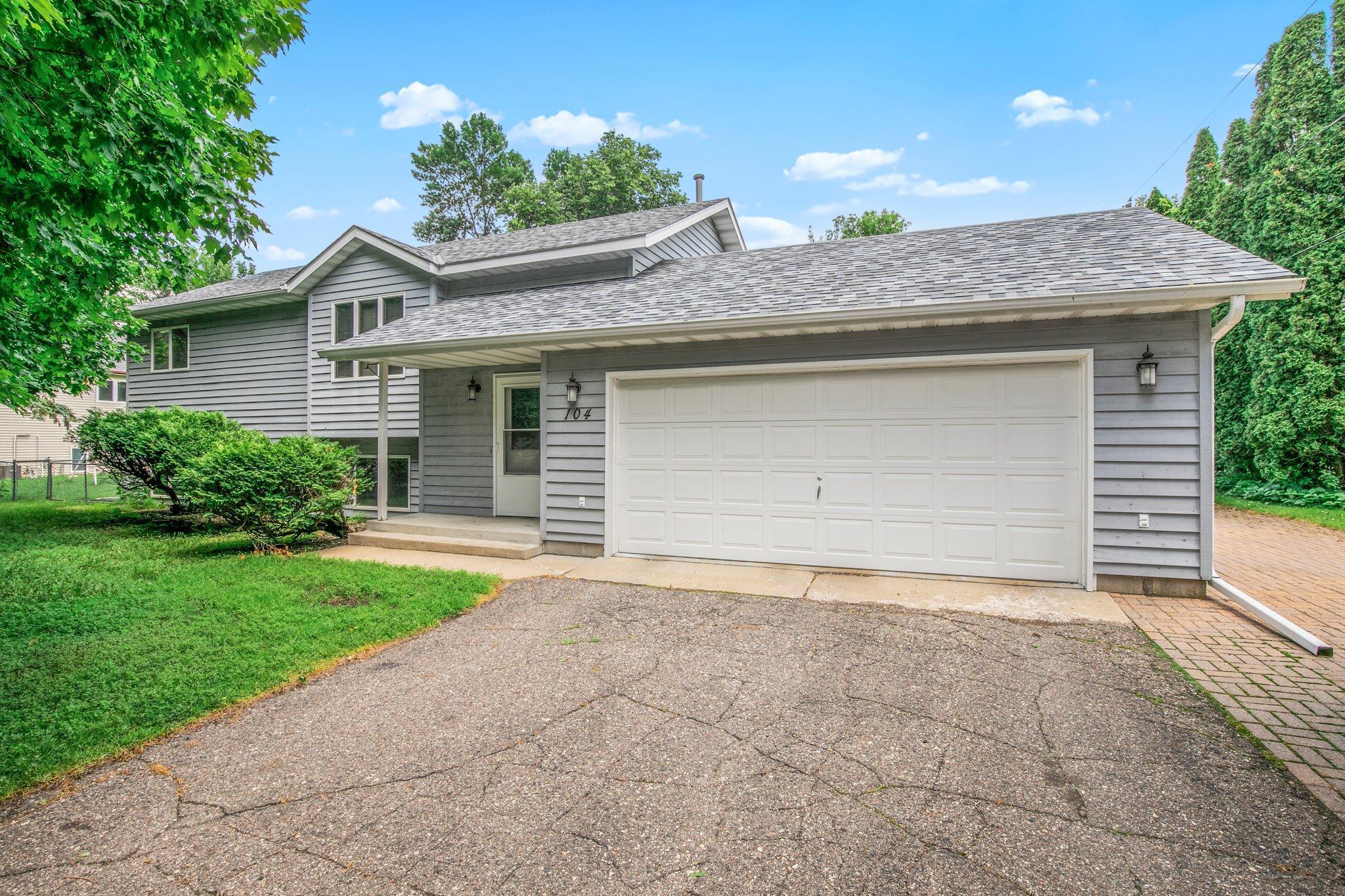 104 9th Avenue N