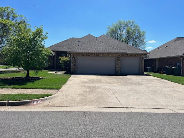 3 bedroom, 2 and half house is fully furnished. Monthly rent of $2,300 and No Pet please.