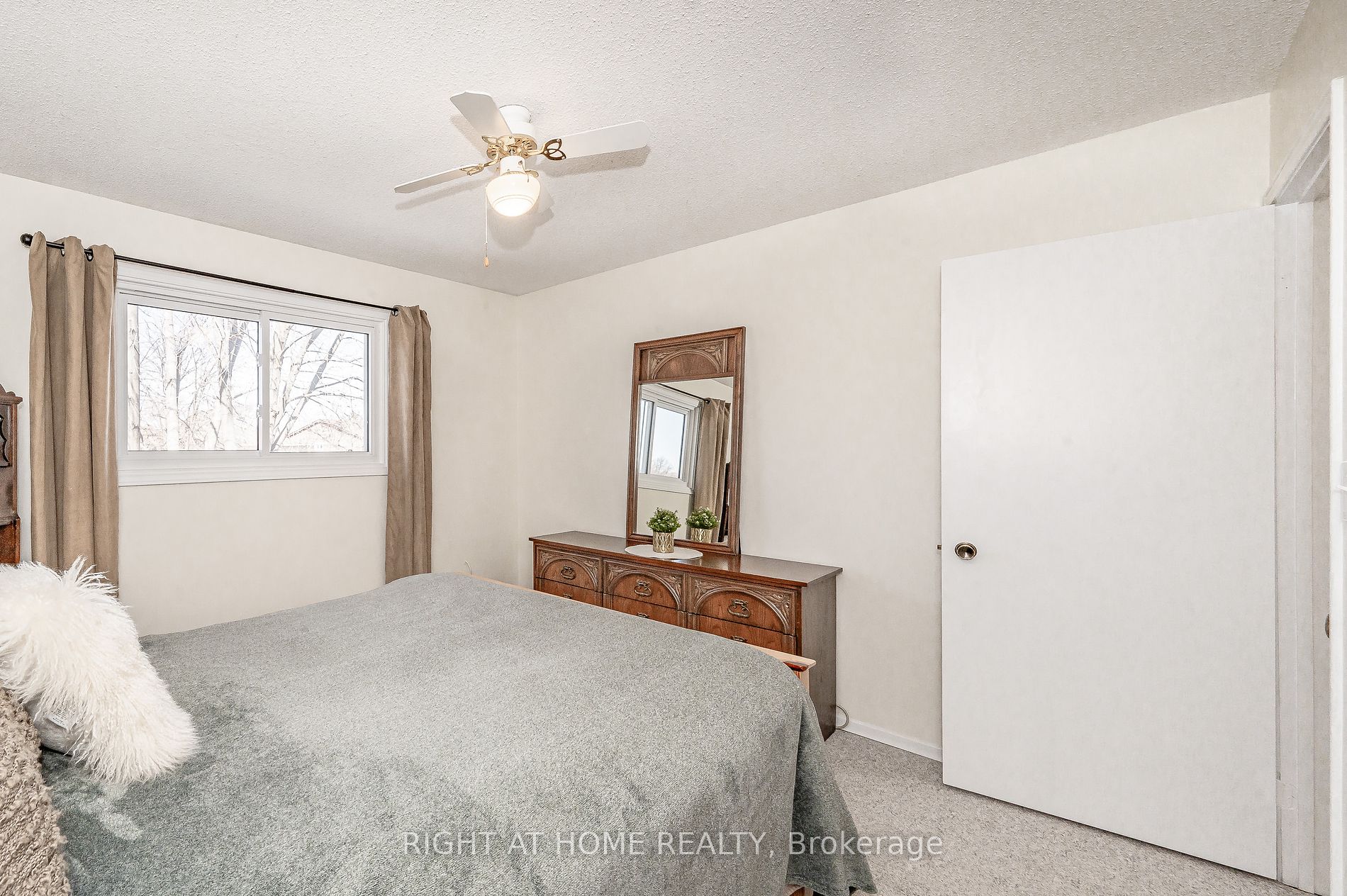2211 Manchester Dr