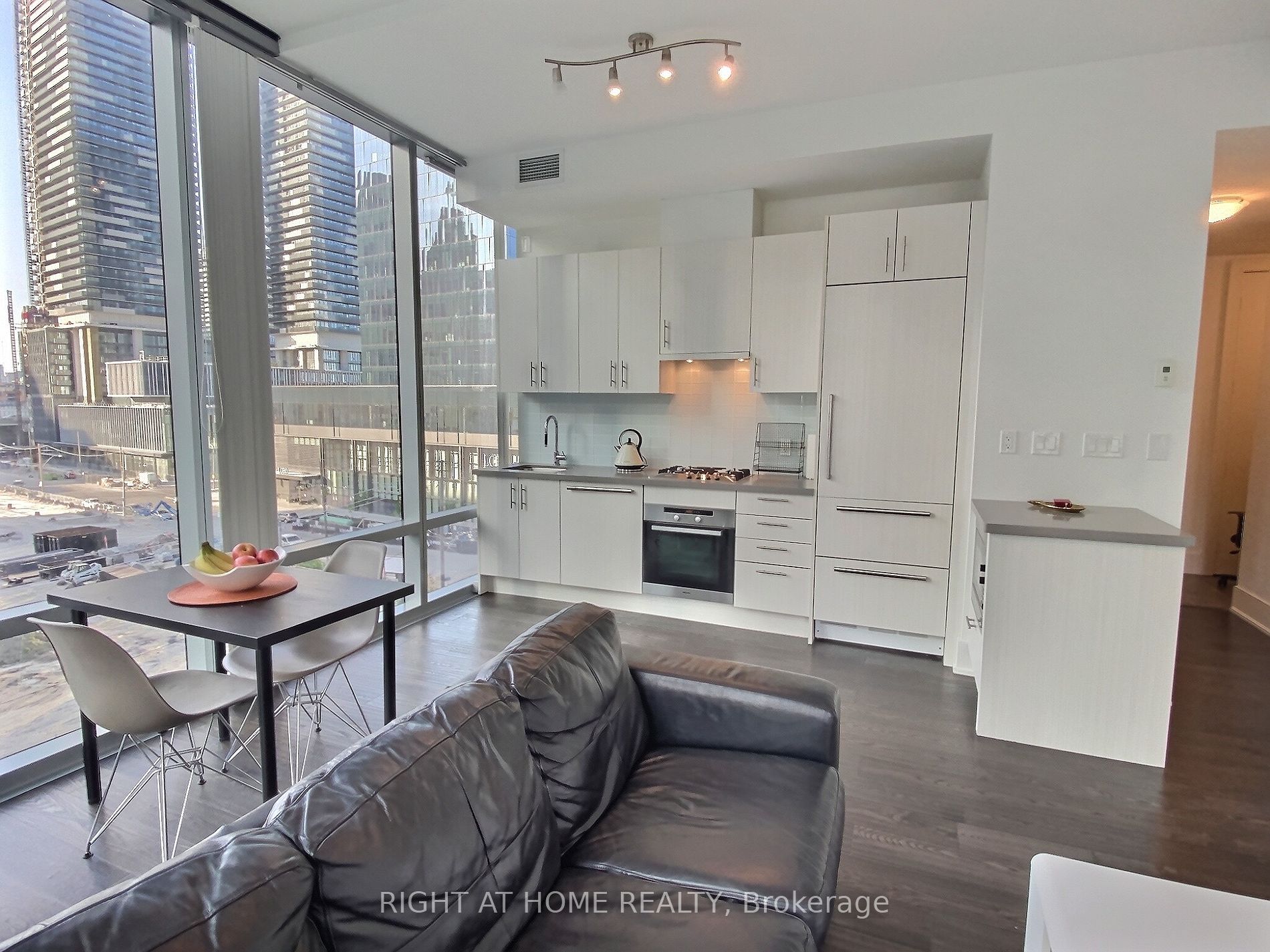 39 E Queens Quay 641