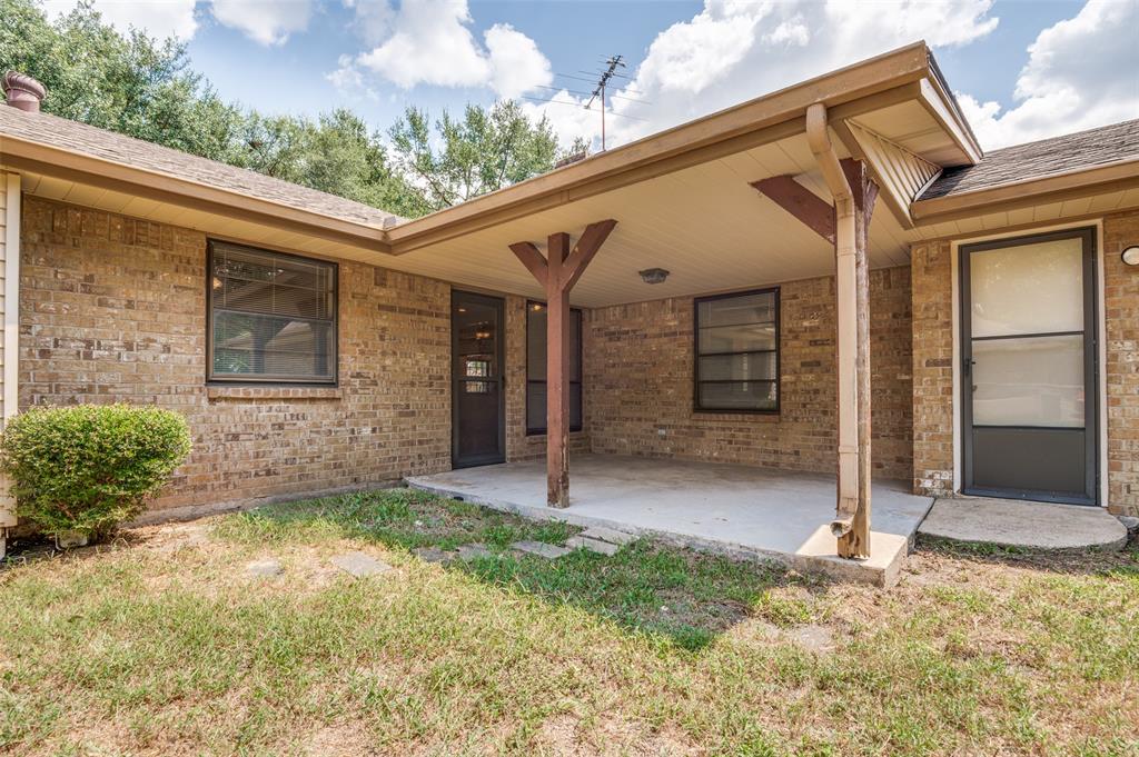 405 Shadowwood Trail
