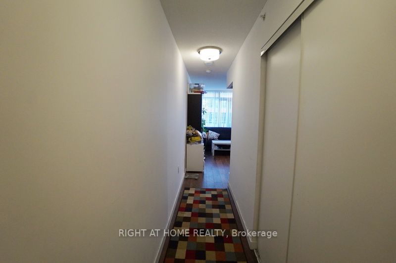 36 Lisgar St 722E