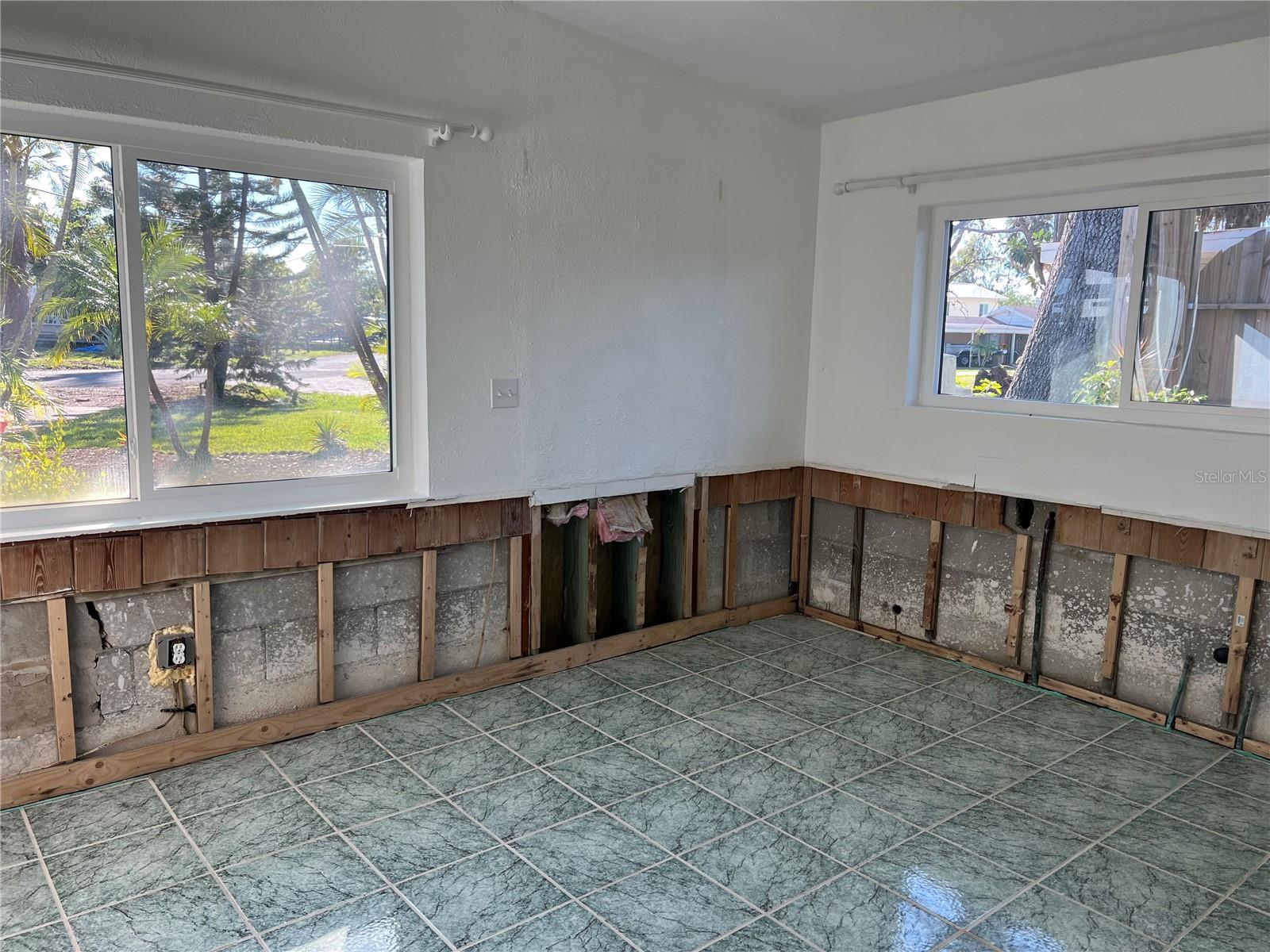 703 32nd Street Court E