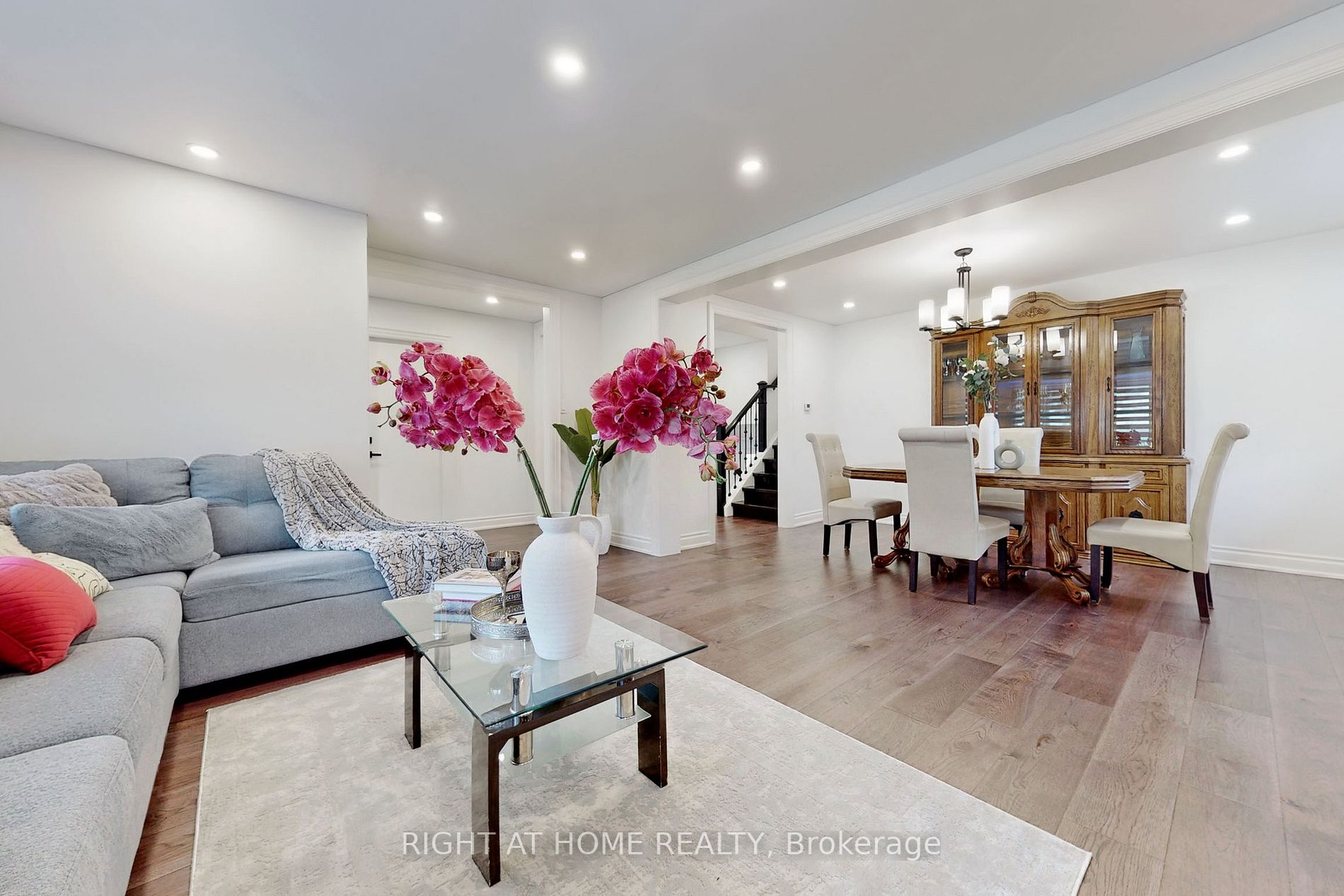 3072 Lenester Dr
