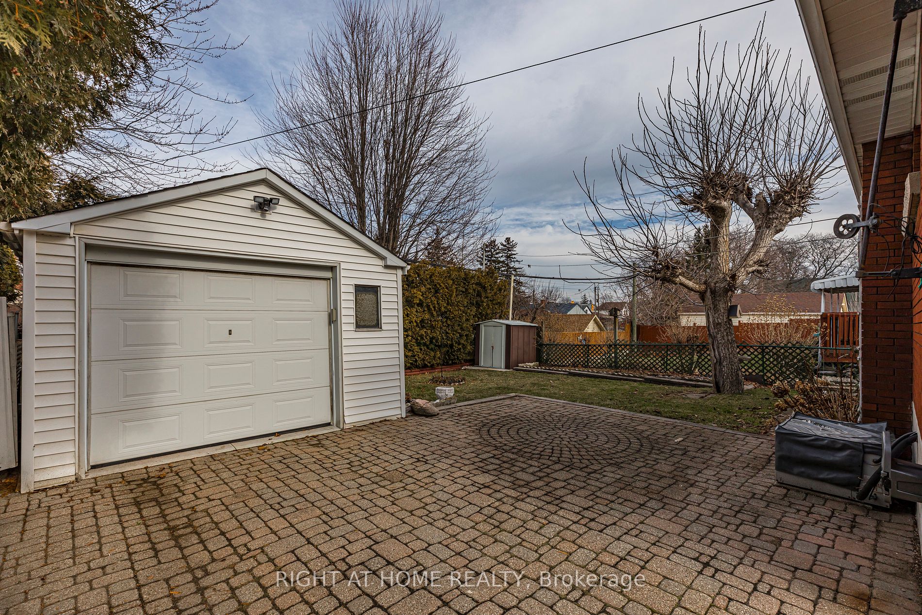 10 E Terrace Dr