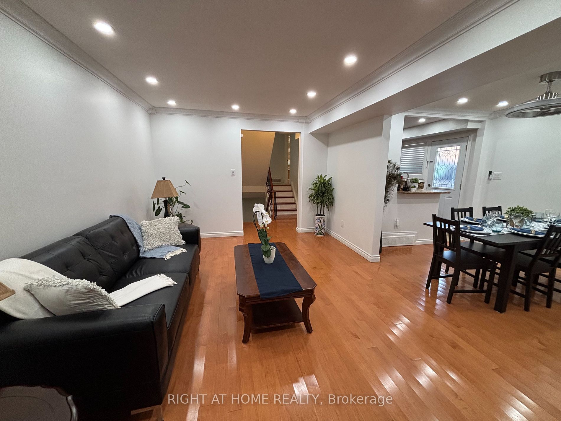 242 Roywood Dr