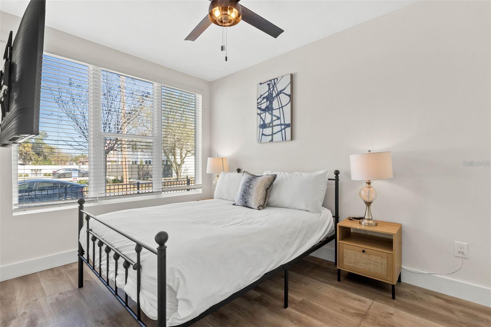 121 E Warren Avenue 1