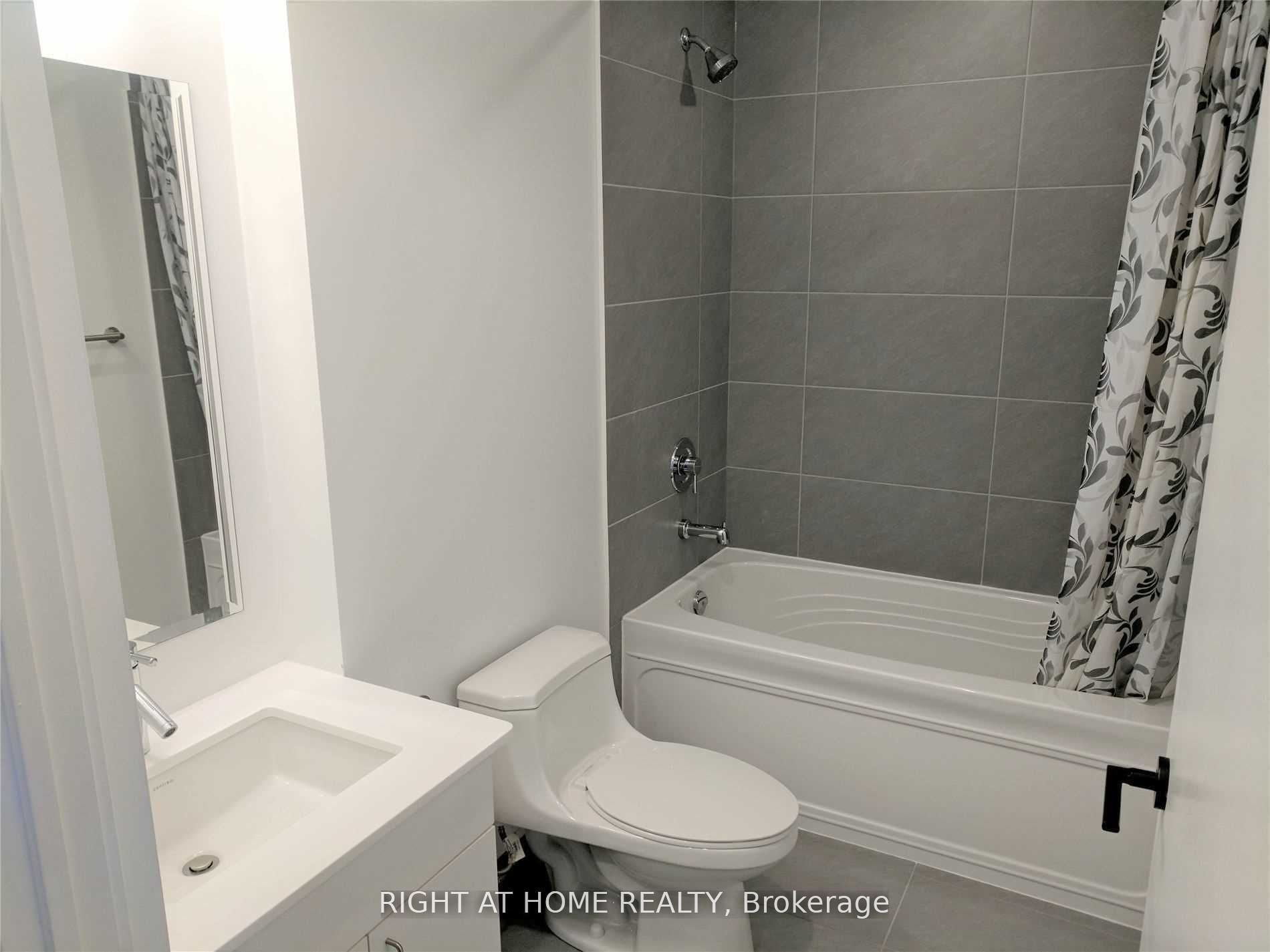 426 University Ave 1802