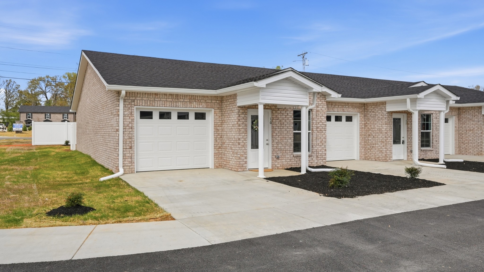741 Kings Ln D-16