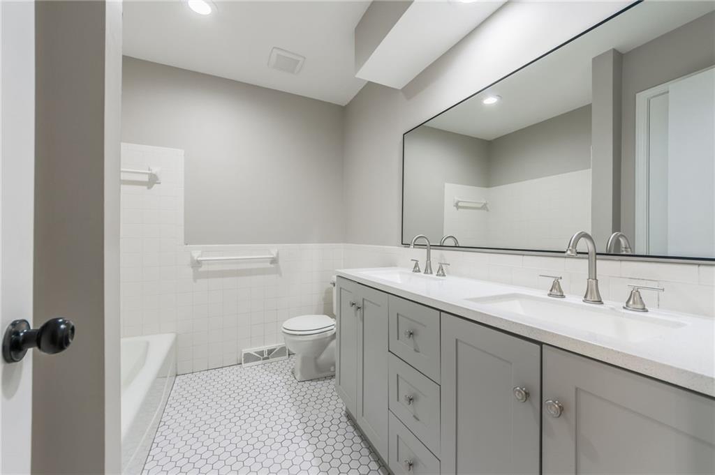 3600 NE 76th Terrace