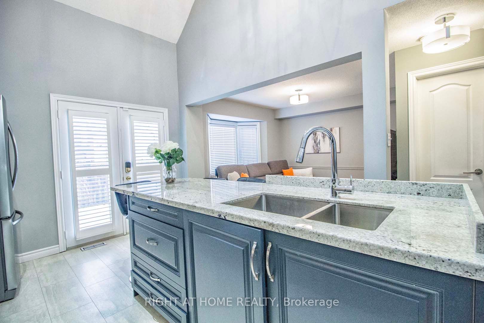 3243 New St 10