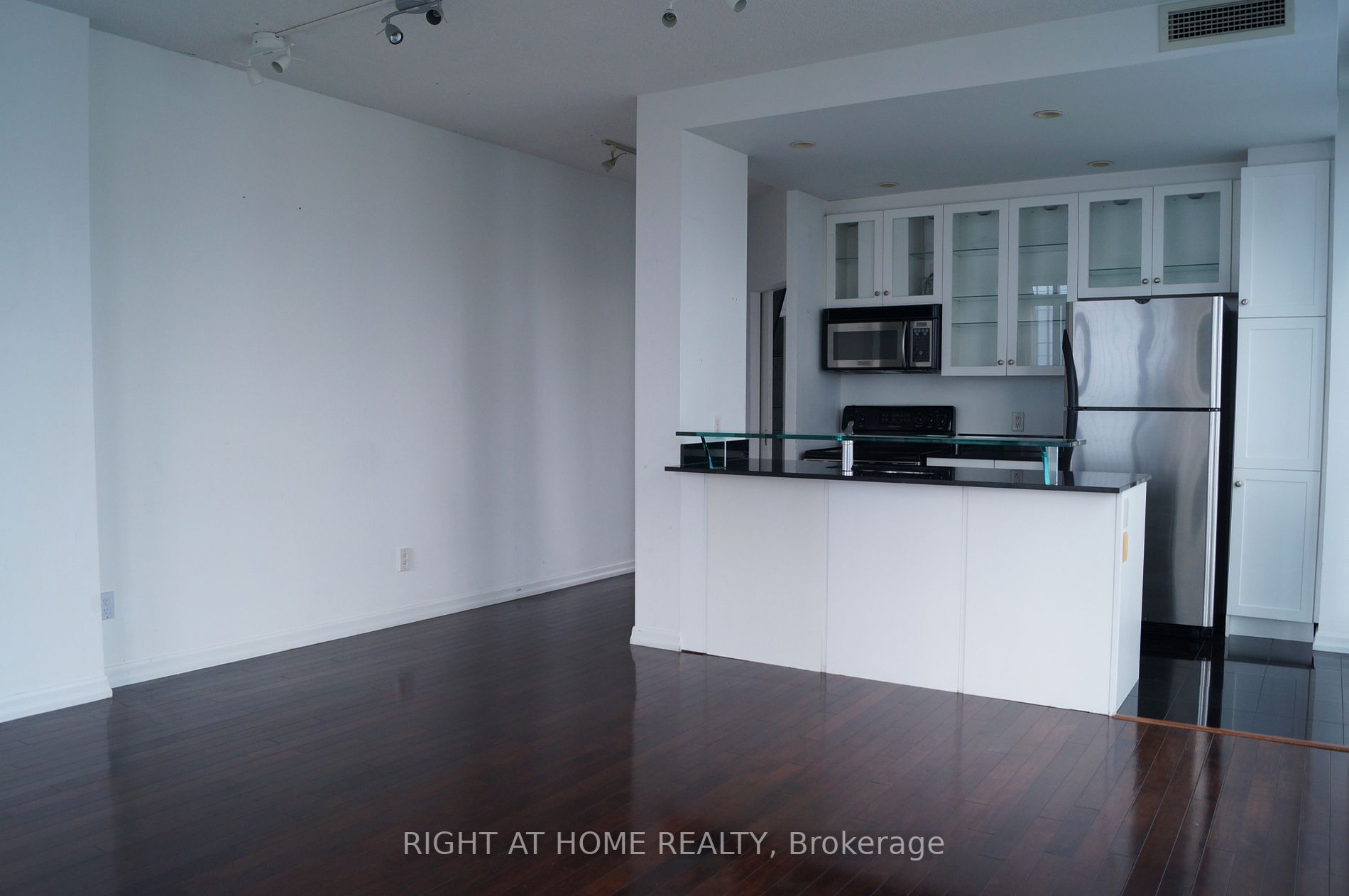 8 York St 3502