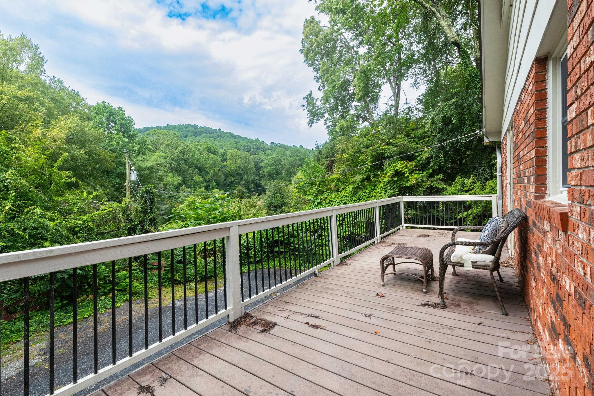 936 Toxaway Drive