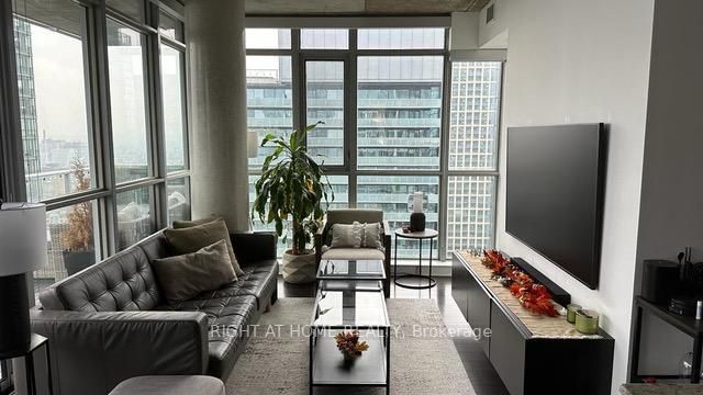 375 W King St 3109