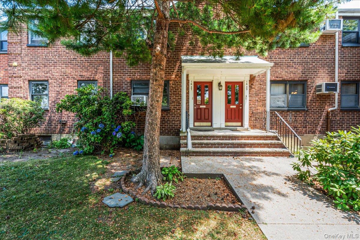 Discover comfort and convenience in this move-in-ready two-bedroom lower unit located in the desirable Clearview Gardens community. The spacious living room and dining area feature hi-hat lighting and beautifully refinished floors, creating a warm and inviting atmosphere. The updated kitchen includes stainless steel appliances, granite countertops, a stylish tile backsplash, and an in-unit washer and dryer. The bathroom has also been tastefully updated with modern finishes. Enjoy a functional layout ideal for everyday living. Prime location! Close to Schools PS 209, JHS 194, Express Bus to Manhattan (QM2, Local Buses (Q16, Q76), Shopping, Restaurants, Golf Course, and Little Bay Park. Maintenance includes all utilities & real estate taxes.