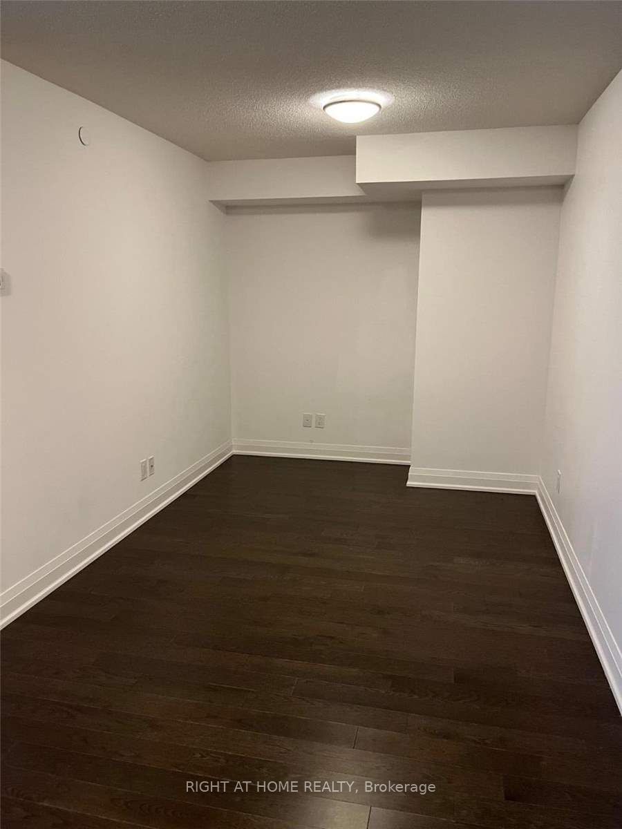 18 Uptown Dr 529