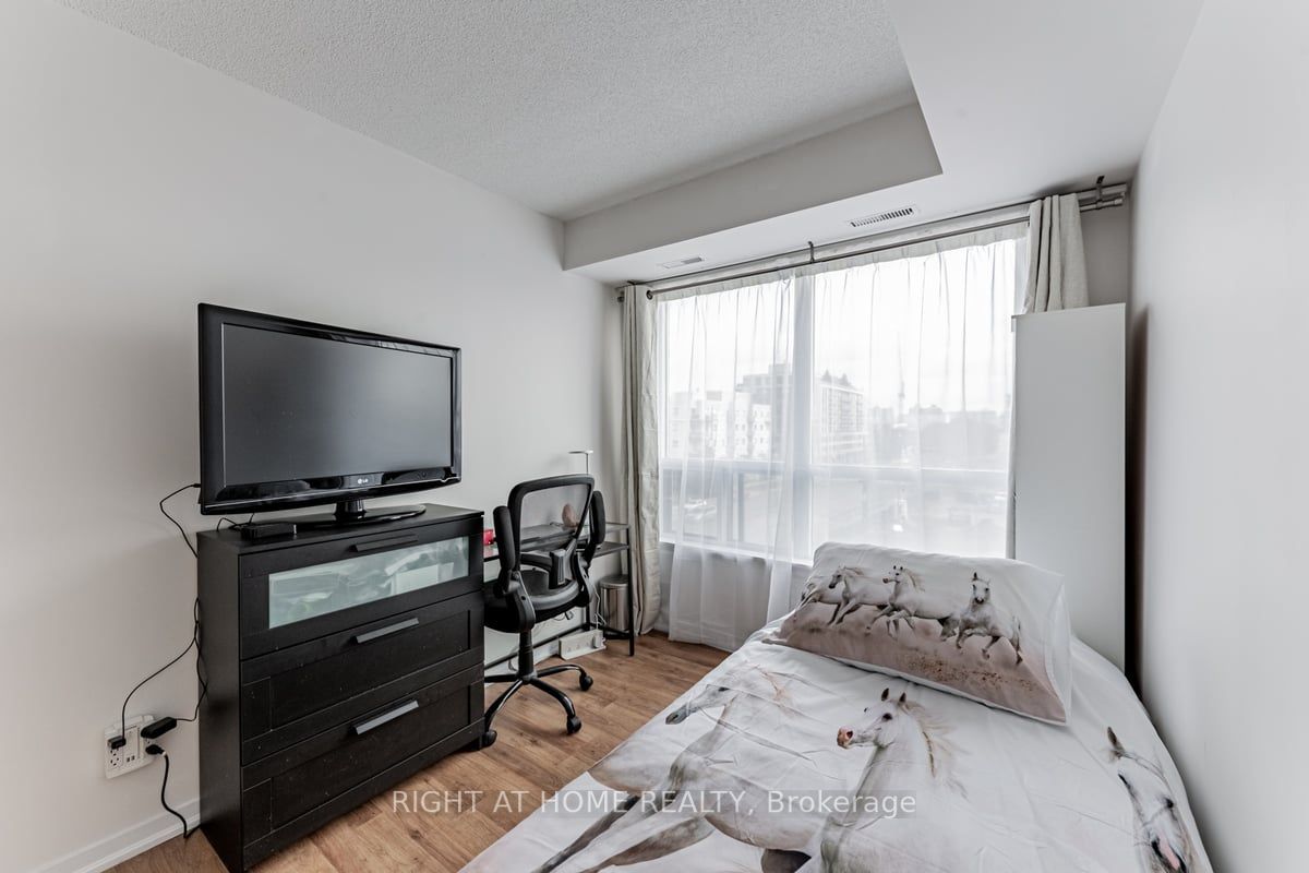 801 W Sheppard Ave 502