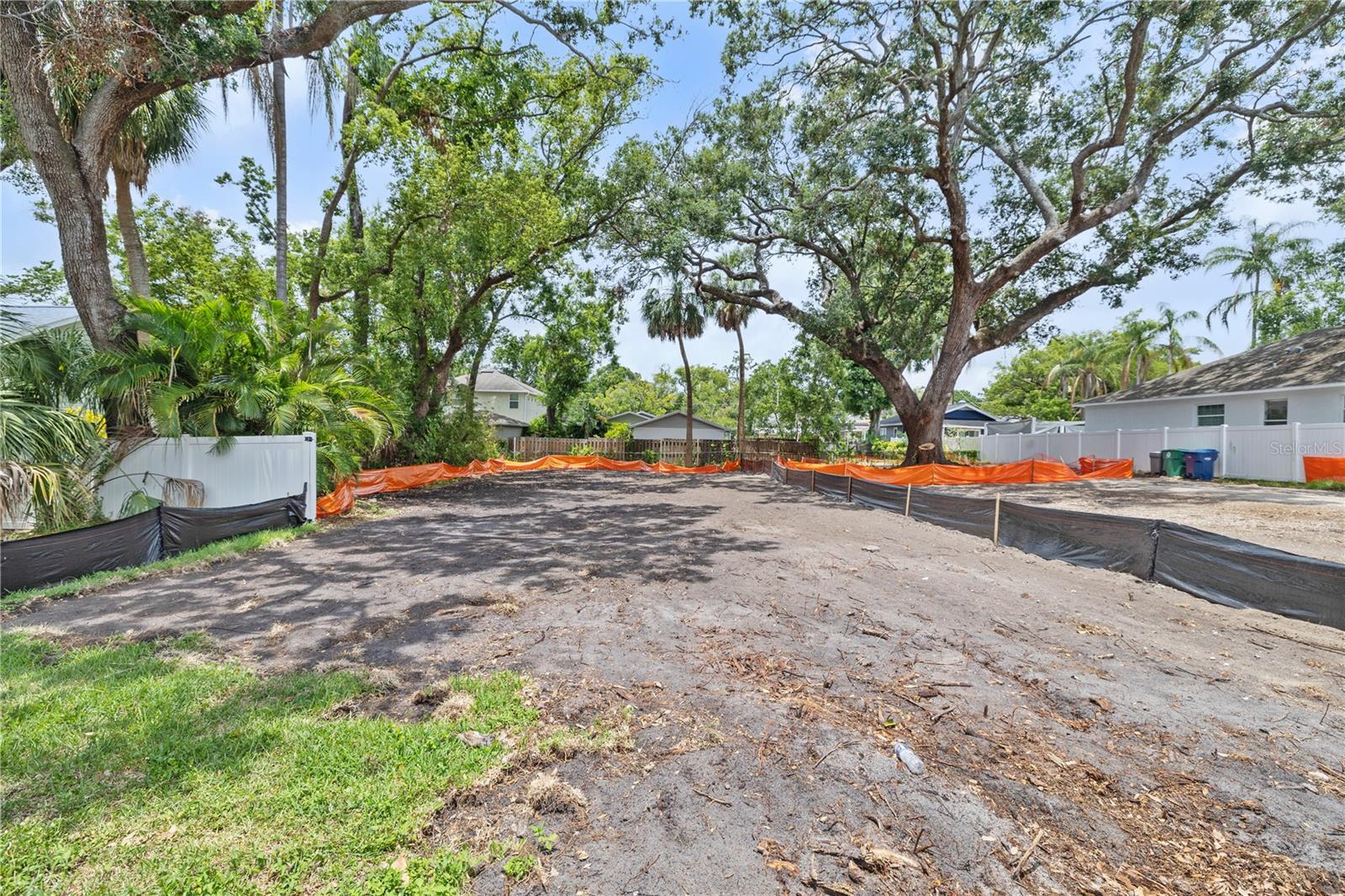 327 W Wilder
