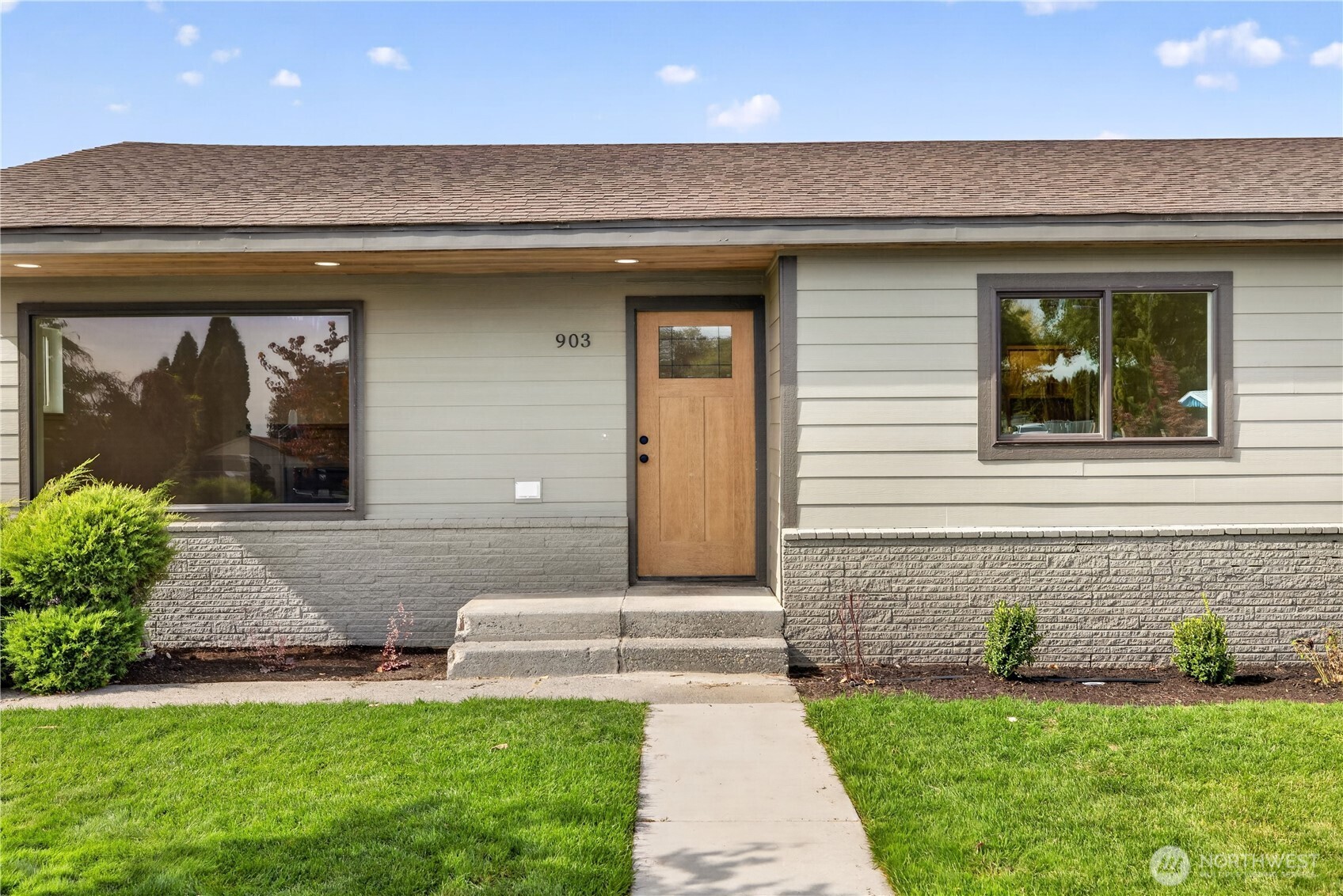 903 6th Ave SE