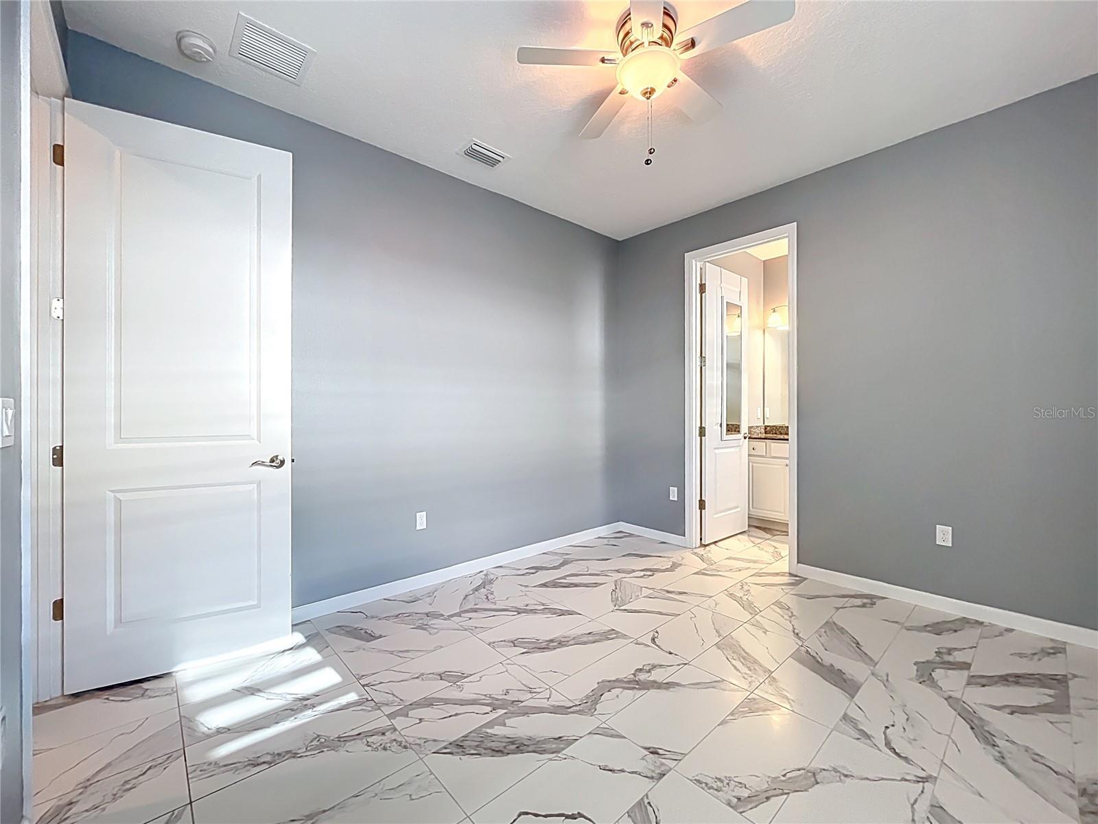 295 Northcote Court