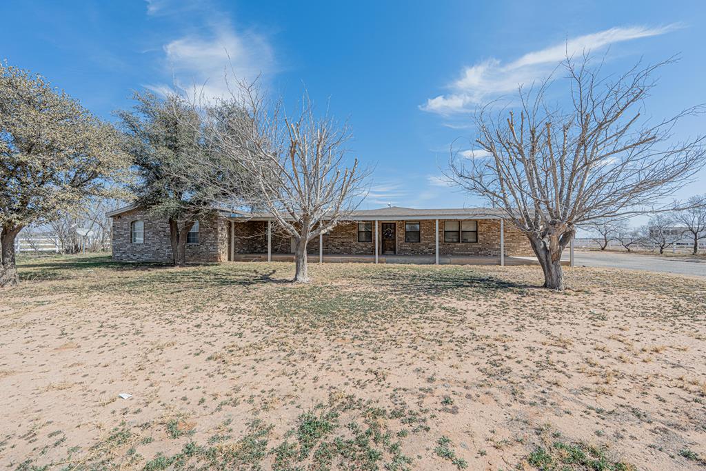 Charming property in central Greenwood. Unrestricted and easy access to the school and baseball fields! This home features an open floorpan with 2 big living areas, 4 bedrooms, 2 bath. Guest House for visitors!! Ideal location outside of Vista Del Sol. Sitting on aprx 1.5 acres there's plenty of room for parking. New roof and brick exterior with oversized front porch! Come see this one today.