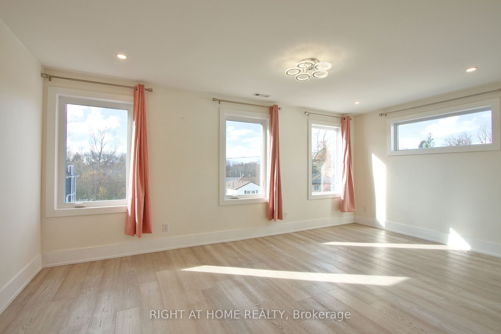 133 Roxborough Rd Main