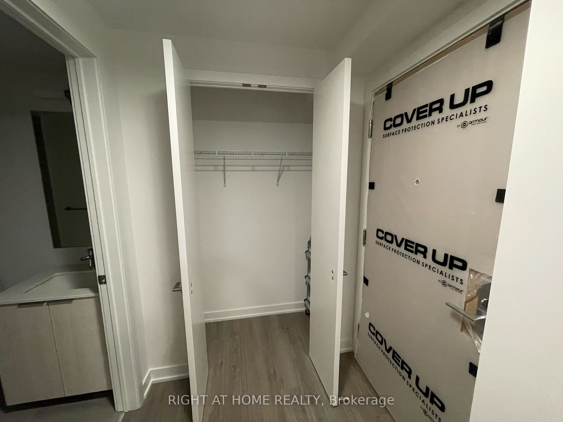 357 W King St 1105