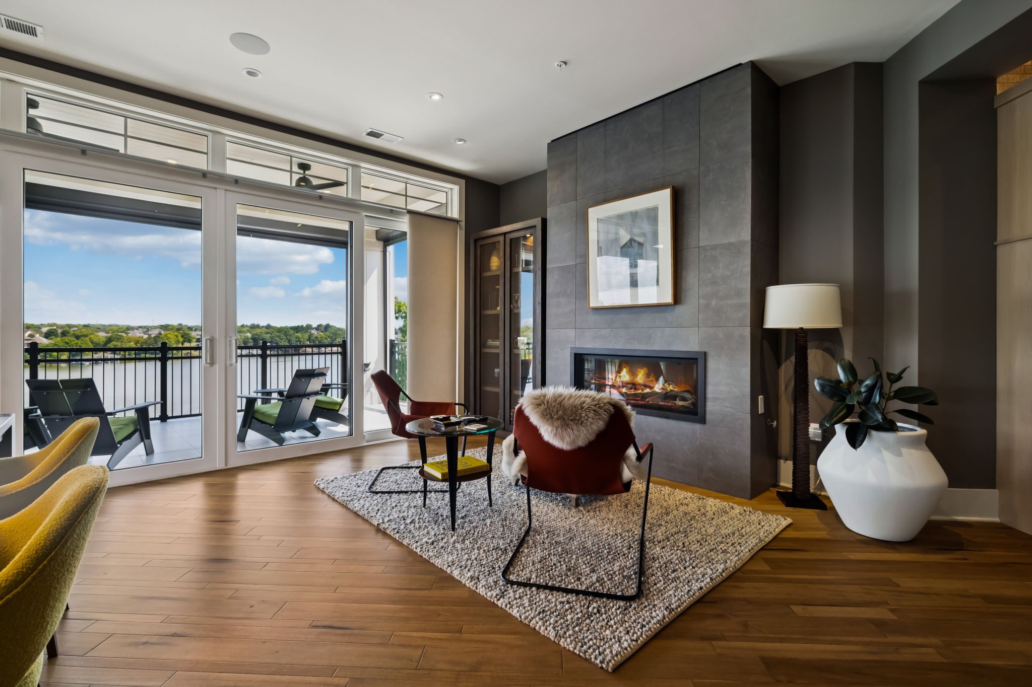 1024 Club View Dr C302