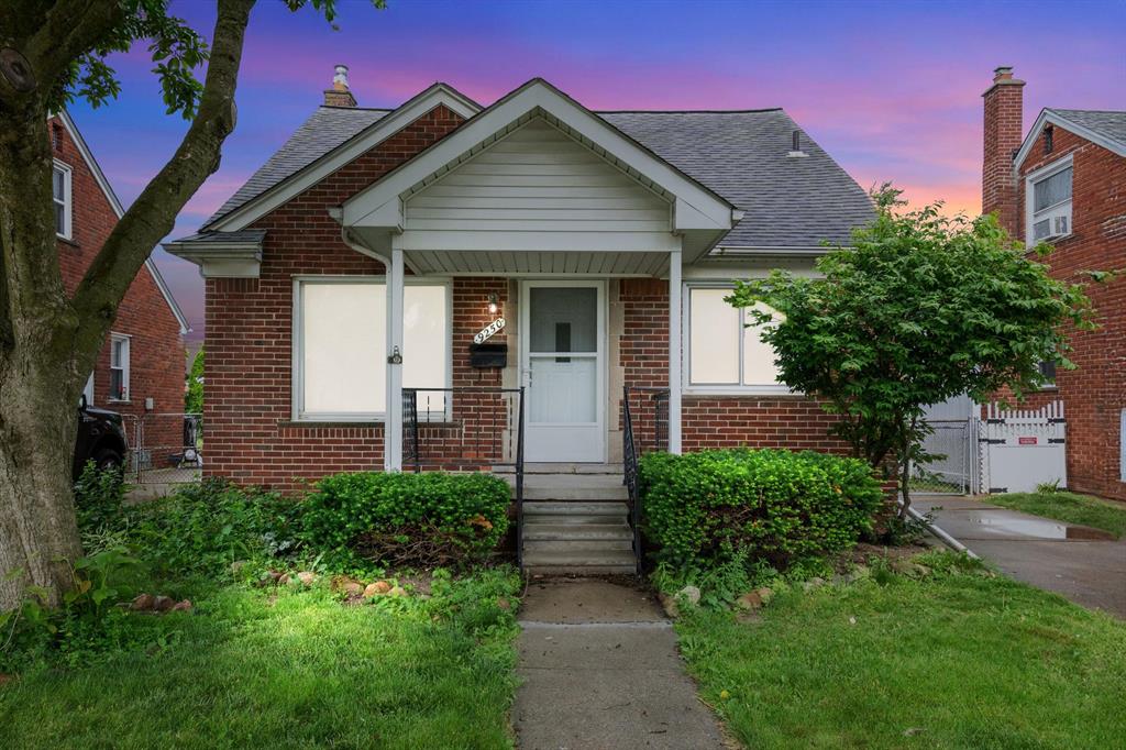 Welcome to 9250 Rosedale, a beautifully updated 3-bed, 1-bath brick bungalow in the heart of Allen Park!  Perfect for first-time buyers or those downsizing. This move-in-ready home features an updated kitchen and refinished floors. Located near schools, parks, and shopping in a quiet neighborhood. Sale is restricted to owner-occupants only--NO INVESTOR purchases permitted. Schedule your showing today!